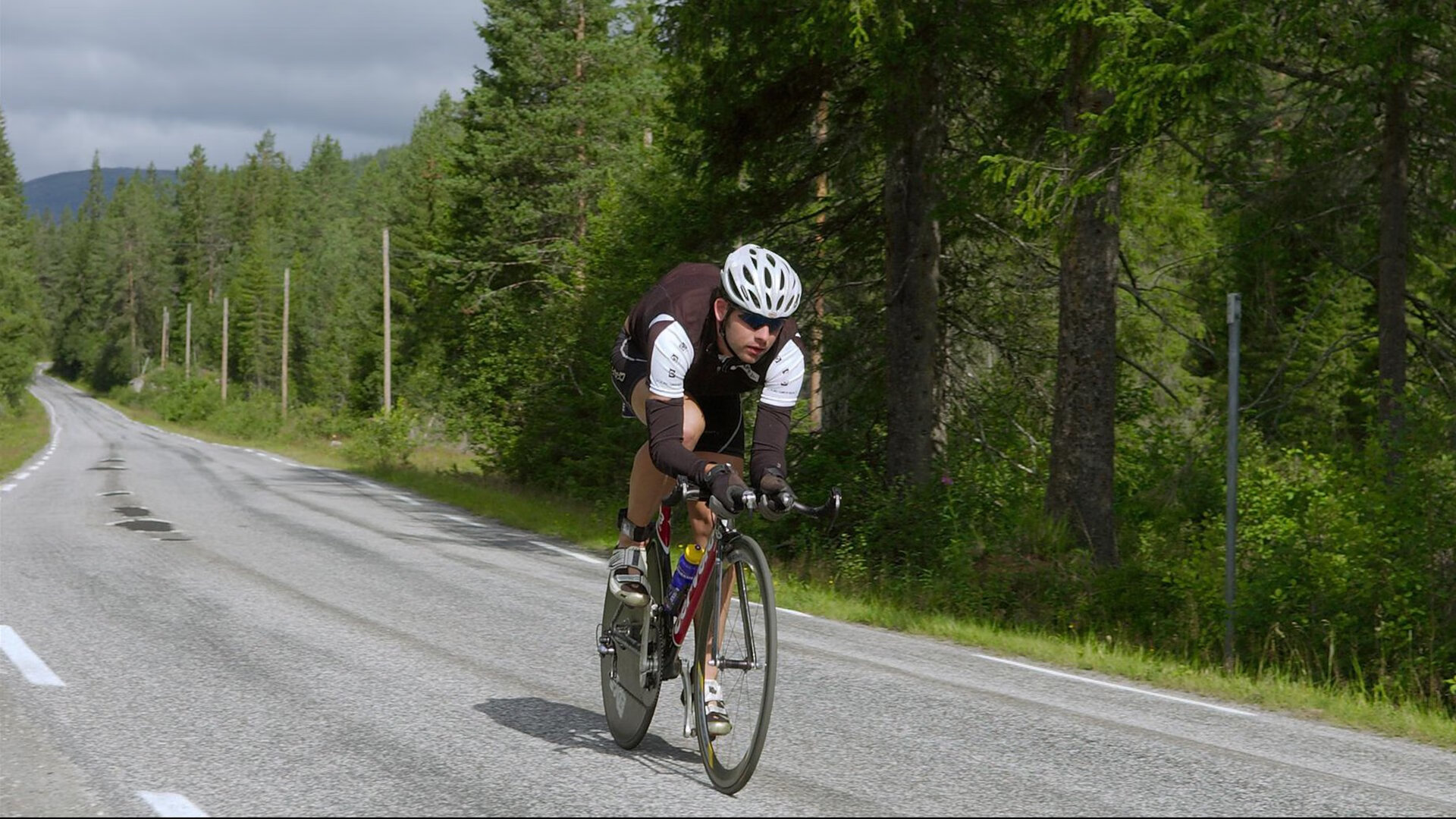 爱游戏体育平台-_国际耐力赛：跑者挑战极限距离_，耐力跑及格线成绩